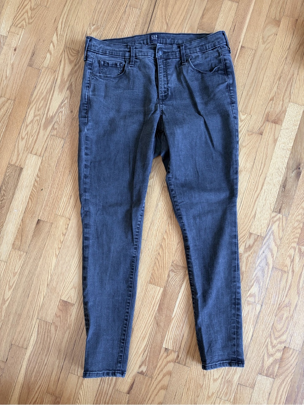 Gap skinny jeans dark grey size 32 (women’s 14)